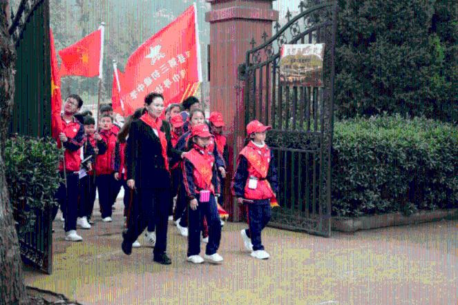 杀邀食制格局是什么格局 请各位老师 指点一下